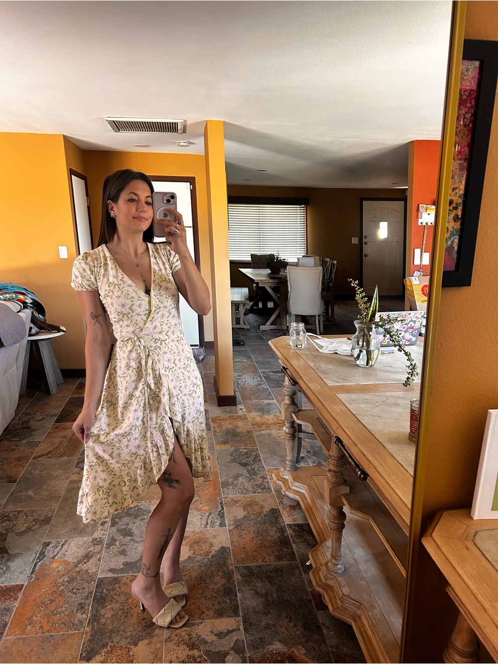 Miami Floral Wrap Midi Dress XS Francesca’s Cream High-Low